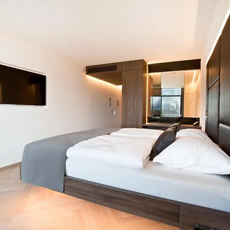 Cool Mama Hotel